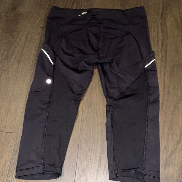 Lululemon Black Cropped Leggings - Size 8 - Picture 3 of 6